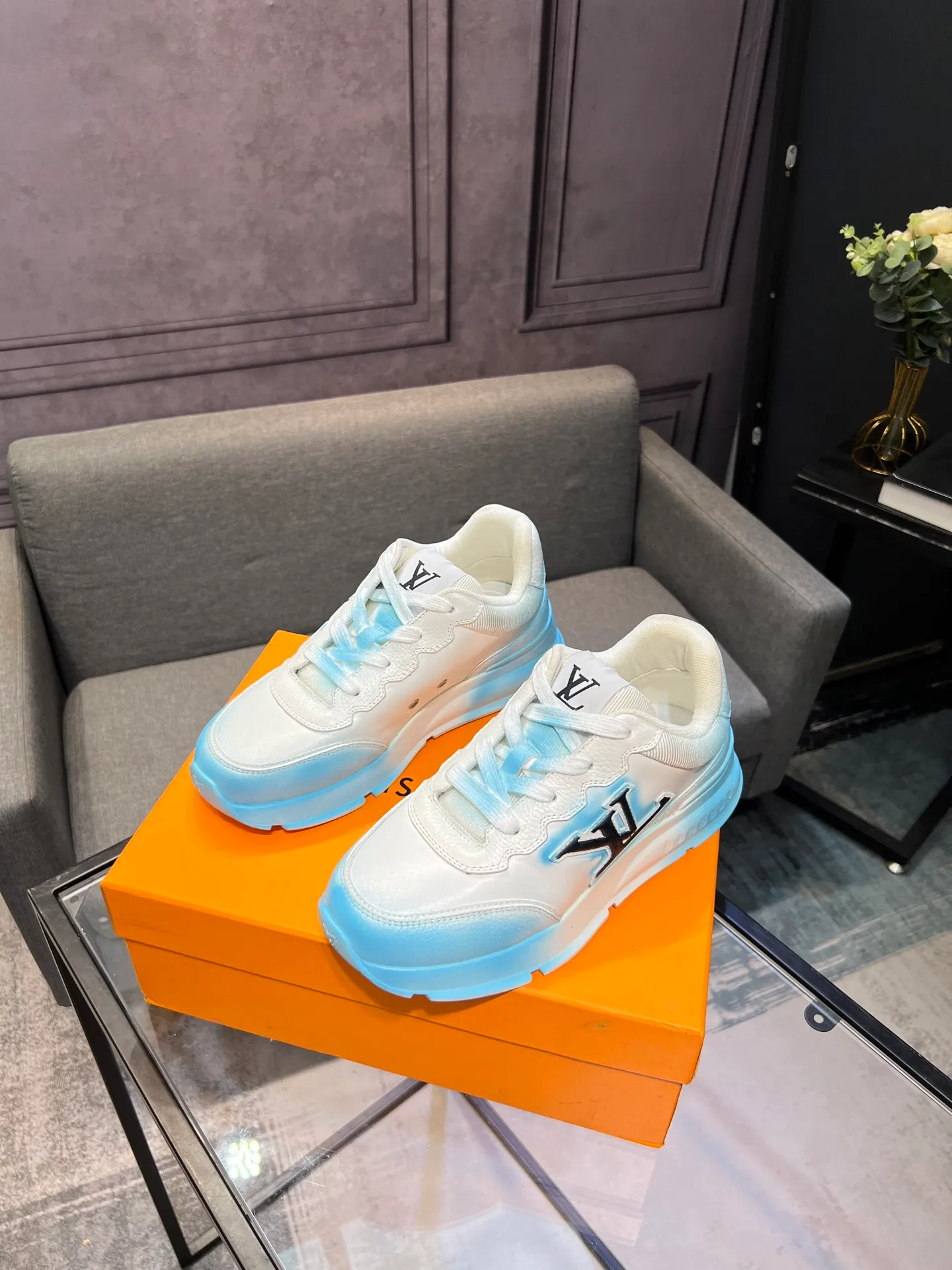 Men's shoes 💰760 LV | Louis Vuitton 2025𝐬𝐬 Spring and summer new styles, couples' models, men's models come out first. The counter focuses on the latest casual shoes. Hard goods are new🆕 ❥Purchase level! Full of high-end feel! A popular model among bloggers at home and abroad, it’s retro and fashionable and looks amazing on your feet! Wear a lot of happiness! Mainly recommended model on the official website★ ▪️Upper: Original custom-made imported calfskin fabric ▪️Inner lining: breathable gauze imported from Italy ▪️Outsole: rubber foam ➕tpu high-end outsole ▪️Shoe size: 36-44 (customized for 45 and 46)